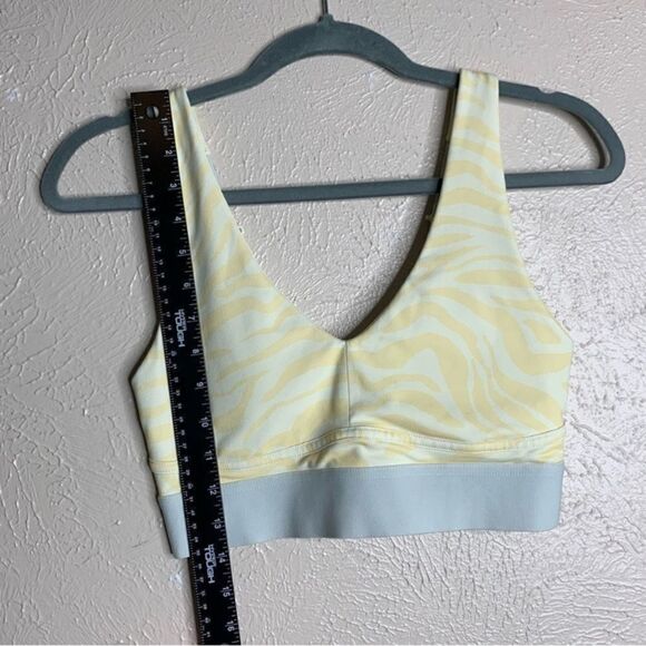 Fabletics all day everyday zebra v neck padded sport bra yellow gray - Picture 8 of 8